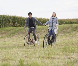 Kehidupan Seks Kurang Bergairah? Rajin-rajinlah Bersepeda