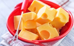 Produsen Keju Swiss Atasi Pemalsuan Keju dengan Pemakaian Bakteri
