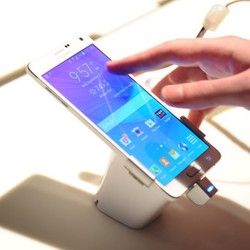 Wifie, Fitur Note 4 Buat yang Doyan Selfie Rombongan
