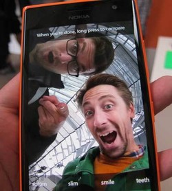 Lumia 735: Selfie di Ponsel Ini Bisa Terlihat Lebih Kurus