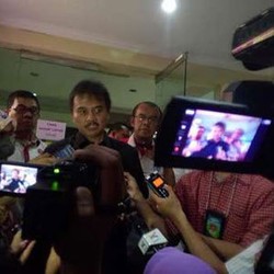 Kronologi Penipuan Online yang Dialami Roy Suryo