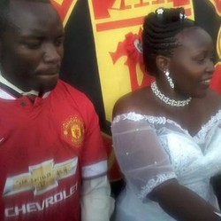 Pernikahan Bertema MU: Pengantin Pria pun Pakai Jersey Setan Merah