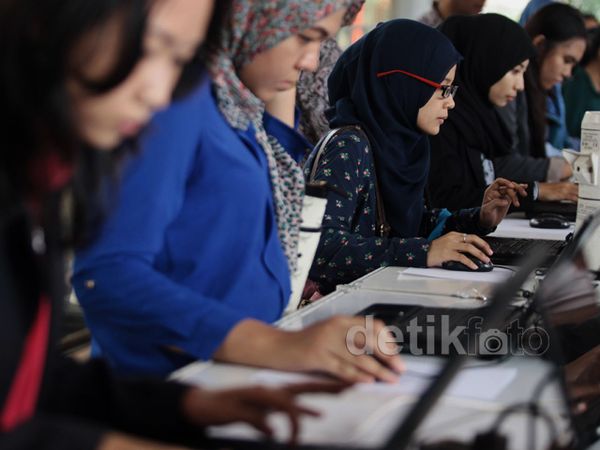 Pencari Kerja Padati Jobfair Kemenakertrans