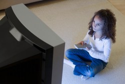 TV Tak Melulu Bahaya untuk Anak Kalau Acaranya Seperti Ini