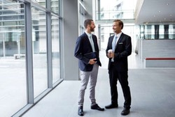 Wah! Rajin Berdiri Juga Bikin Wajah Awet Muda Lho