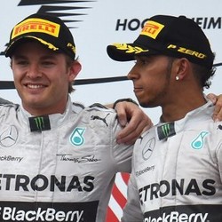 Mercedes Peringatkan Hamilton-Rosberg
