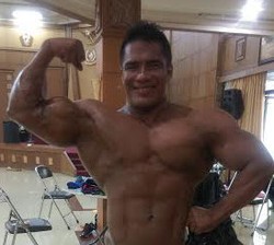 Binaragawan Ini Makan 6 Kali Sehari Agar Mirip Ade Rai