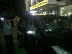 Seorang Pria Alami Luka Tusuk Saat Pendukung Sepakbola Ricuh di Depan SMA 24