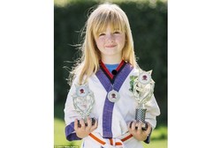 Terkena Sindrom Muntah, Gadis Ini Sembuh Setelah Mengikuti Karate