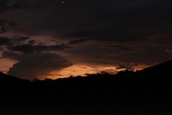 Menanti Kilau Emas Senja di Alun-Alun Suryakencana