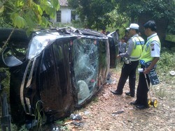 Tabrak 3 Motor dan Tewaskan 1 Orang, Pemobil Tunggang Langgang Ketakutan