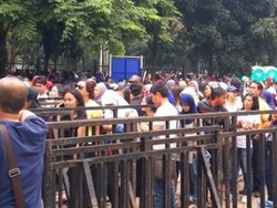 Gerbang Dibuka, Fans Berlarian Histeris Masuk ke Arena Konser EXO Jakarta