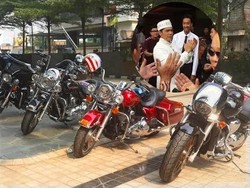 Tiba di Lokasi Akad Nikah, Adi Nugroho Diiringi 8 Moge Harley Davidson