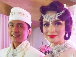 Tak Cuma Emas, Adi Nugroho Juga Beri Mahar Surat Cinta ke Donita