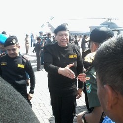 Ini Gaya CT Saat Terima Penghargaan di Kapal Selam