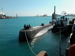 3 Menteri Terima Tanda Kehormatan Angkatan Laut Nasional di Kapal Selam