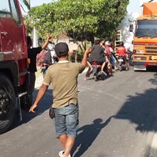 Warga Hadang Truk Proyek JOB PetroChina di Bojonegoro