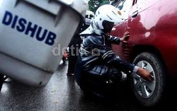 Denda Rp 500 Ribu untuk Mobil yang Parkir Liar Diberlakukan 8 September