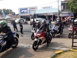Pemilik Yamaha R15 Turun ke Jalanan