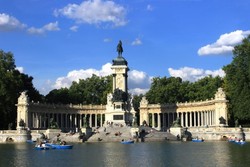 Pesona Luar Biasa di Kota Madrid