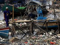 Kampung Nelayan Penuh Sampah