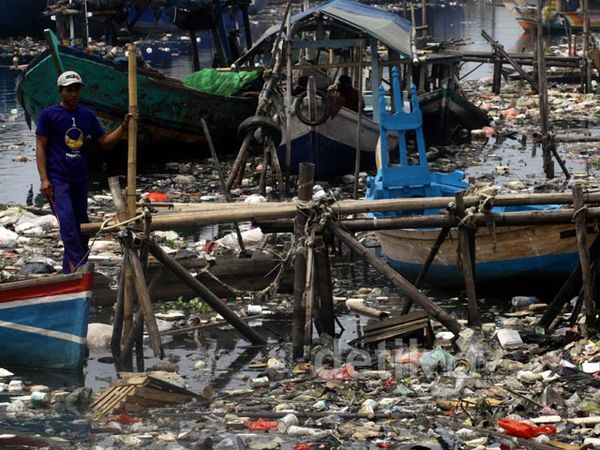 Kampung Nelayan Penuh Sampah