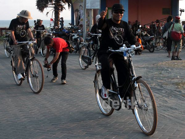 Onthelis Kumpul di Pantai Parangtritis Yogya