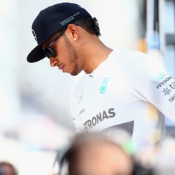 Raih Pole Position, Hamilton Puji Kinerja Tim Mekanik