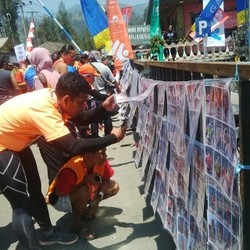 Usai Lari, Peserta Bromo Marathon Berburu Foto