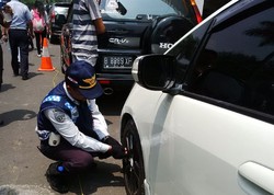 Puluhan Mobil di Valet Parking Thamrin City Digembosi Dishub