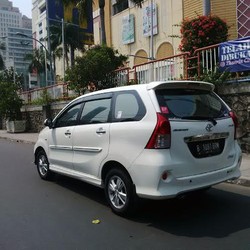 Pengemudi Ini Kabur Saat Mobilnya akan Diderek