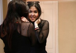 Hobi Ngaca, Setiap Ruangan di Apartemen Tina Toon Ada Kaca