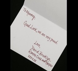 Victoria Beckham Pamer Surat Cinta Pasca Show di New York Fashion Week