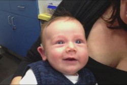 Berkat Alat Bantu, Bayi Tuli Bisa Tersenyum Mendengar Suara Orang Tuanya