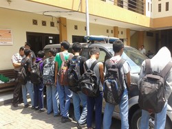 Takut Dihukum Guru, 8 Siswa ini Justru Digelandang Polisi karena Bolos