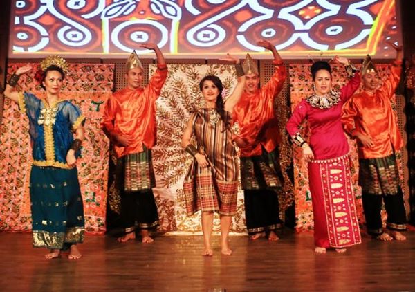 Keindahan Tari & Lagu Sulawesi dalam Torang Samua Ba Sodara