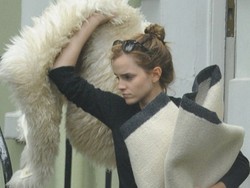 Makin Serius, Emma Watson Akan Tinggal Bareng Sang Kekasih