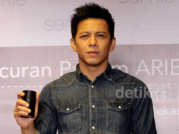 Ariel Rilis Parfum Pria