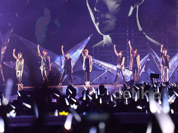 EXO Bikin Fans Histeris di Konser Jakarta