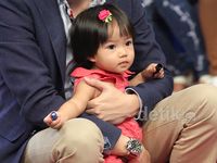 Anak Ayu Dewi Imut Tampil Pinky
