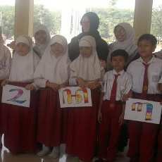 Puluhan Siswa SD dan TK Al Muslim Peringati Hari Aksara