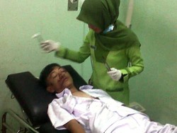 Bajak Angkot, Siswa SMK Terluka Serius setelah Jatuh dari Atap