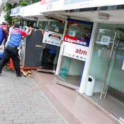 Biaya Tarik Uang di ATM Bersama Naik, Buntut Pungutan OJK?