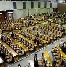 PDIP dan Golkar Tak Setuju Pembatasan Hubungan Keluarga Pilkada