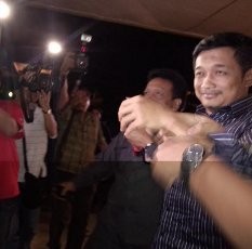 Digiring ke Mabes Polri, AKBP Idha Senyum, Bripka MP Tutupi Wajah