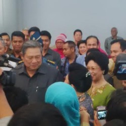 Ulang Tahun, SBY Juga Dapat Kue Kejutan dari Jurnalis