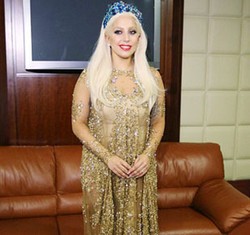 Foto: Lady Gaga Berbusana Lebih Sopan Saat Akan Konser di Dubai