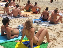 Bermesra-mesraan di Pantai Bali Juga Ada Batasnya