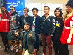 Menikmati Sejuknya Malam Pertama Nidji di London