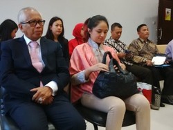 OC Kaligis Tiba-tiba Komentar Marshanda Tak Sedang Hamil